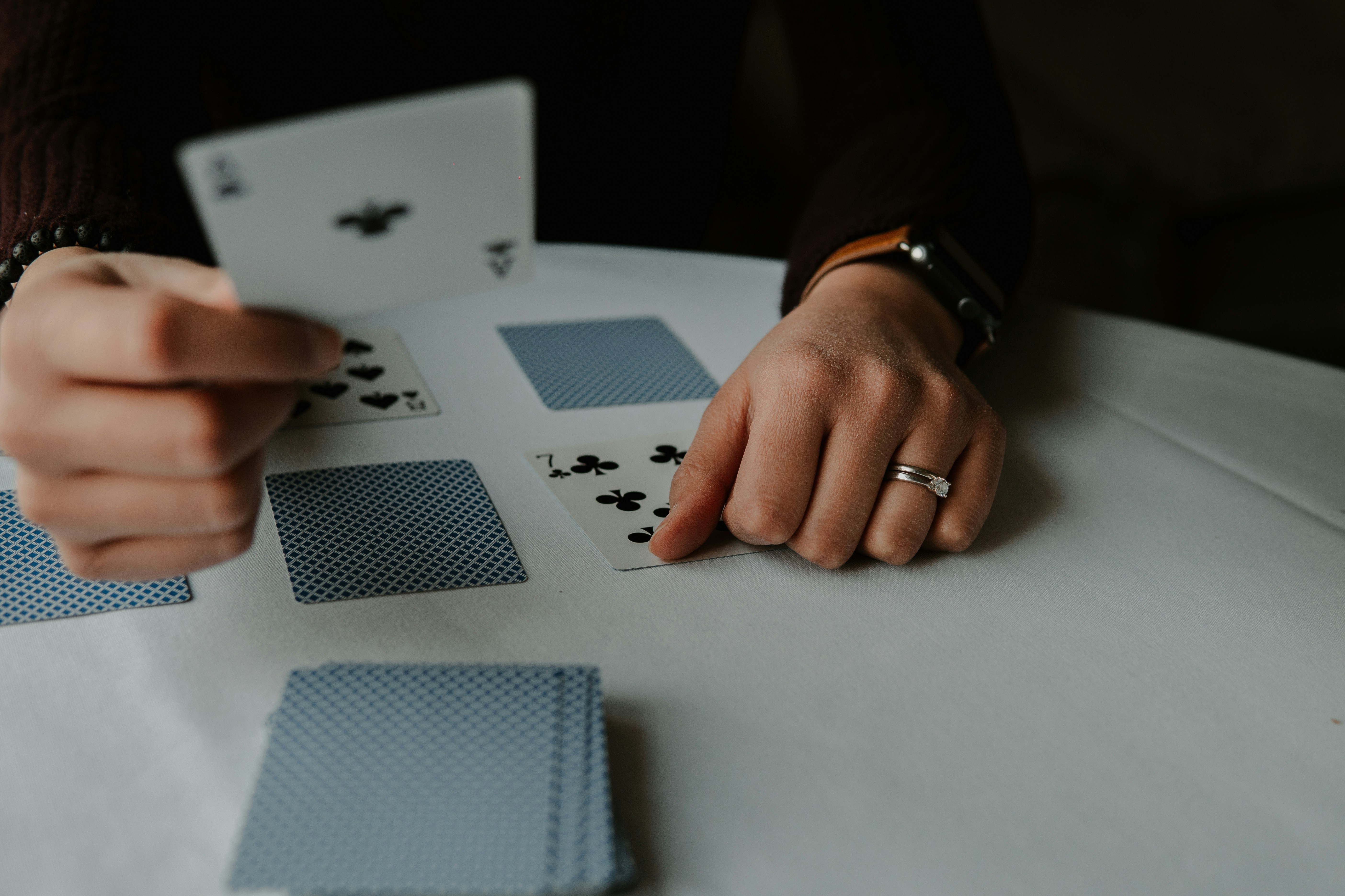 Jeu de cartes thérapeutique avec un psychologue de Rouen